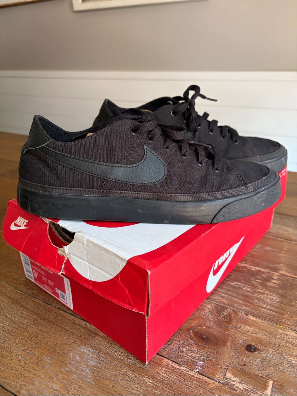Nike Men’s Black Court Legacy shoes